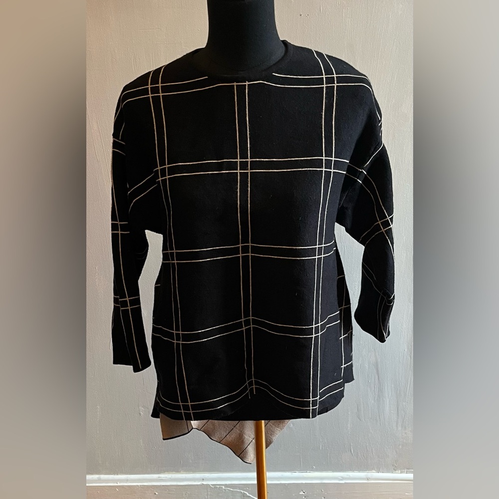 Kathie K Women’s Black/Cream Windowpane Plaid Asymmetrical Hem Relaxed Sweater L